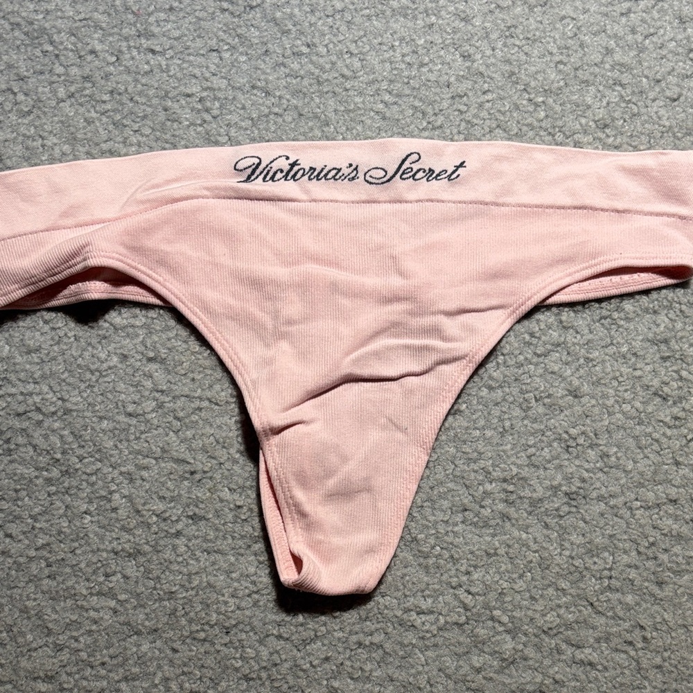 VS Seamless Thong XL